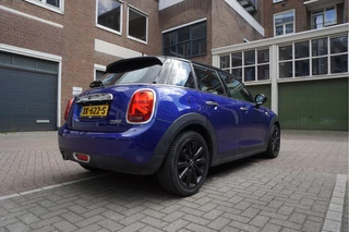 MINI Cooper MINI Cooper Mini 1.5 Pepper | NL AUTO | HUD | Sportinterieur (leer/ stof/ stoelverwarming) | Apple Carplay | Sfeerverlichting | 17inch | LED pakket | Keyless GO/ ENTRY | DUAL ZONE CLIMATE | Bonnet Stripes | Zwart dak | Front- achterspoiler - afbeelding nr 4