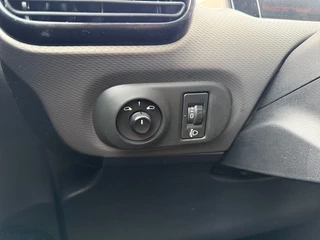 Citroën C4 Cactus Citroën C4 Cactus 82pk Feel Automaat | Navi | Cruise | Trekhaak | Sensor achter - afbeelding nr 18