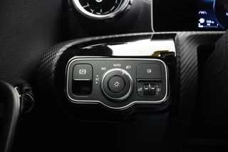 Mercedes-Benz A-Klasse Mercedes-Benz A-Klasse 180 Business Solution Automaat - Camera, Digital Cockpit, Leer - afbeelding nr 29