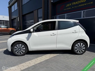 Toyota Aygo Toyota Aygo 1.0 VVT-i x-play CAMERA GR.SCHERM NAP CARPLAY - afbeelding nr 2