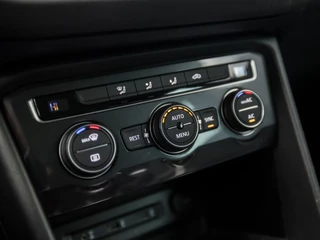 Volkswagen Tiguan (APPLE CARPLAY, GROOT NAVI, CLIMATE, GETINT GLAS, ADAPTIVE CRUISE, SPORTSTOELEN, PARKEERSENSOREN, DAB+, NIEUWE APK, NIEUWSTAAT) - afbeelding nr 9