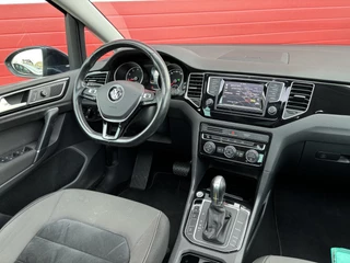 Volkswagen Golf Sportsvan AUTOMAAT / TREKHAAK / PANORAMADAK / CAMERA / KEYLESS / NAVI / CLIMA / PDC / NL-AUTO - afbeelding nr 4