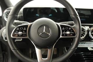 Mercedes-Benz A-Klasse Mercedes-Benz A-klasse 200 Automaat Progressive | Sfeerverlichting | Navigatie | Climate control | Camera | Parkeer sensoren | Half Lederen Bekleding | Led  | Cruise Control | LMV Velgen - afbeelding nr 16