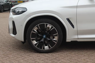 BMW iX3 BMW iX3 High Executive 80 kWh / Panoramadak / 360Camera / Head-up / 20'' / Leder / Harman Kardon / Sfeerverlichting / Dodehoek / DAB / Stoelverwarming / ACC - afbeelding nr 14
