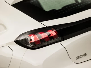 Peugeot 208 (APPLE CARPLAY, GROOT NAVI, LED KOPLAMPEN, SPORTSTOELEN, LANE ASSIST, CRUISE, NIEUWSTAAT) - afbeelding nr 27