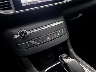 Peugeot 308 Automaat (APPLE CARPLAY, GROOT NAVI, 360 CAMERA, ADAPTIVE CRUISE, GETINT GLAS, LEDER, SPORTSTOELEN, PARKEERSENSOREN, KEYLESS, DAB+, NIEUWSTAAT) - afbeelding nr 9