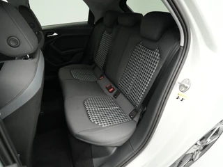 Audi A1 Sportback Audi A1 Sportback 25 TFSI 95 pk s-tronic S line edition Stoelverwarming, Optiek zwart, Navi via app 52 - afbeelding nr 14