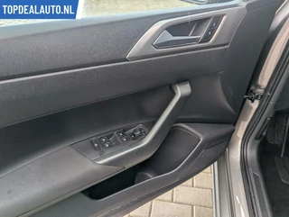 Volkswagen T-Roc Volkswagen T-Roc 1.5 TSI Life Automaat/Cruise/Camera - afbeelding nr 19