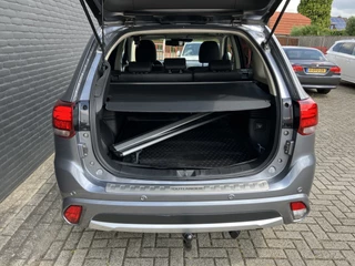 Mitsubishi Outlander Mitsubishi Outlander 2.0 PHEV Instyle+ 203 pk 4WD AUT. | 1e eigenaar | dealer onderhouden | navigatie | trekhaak | leder interieur - afbeelding nr 23