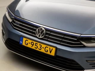 Volkswagen Passat 218Pk Automaat (DIGITAL COCKPIT, APPLE CARPLAY, GROOT NAVI, CAMERA, GETINT GLAS, ALCANTARA, SPORTSTOELEN, ADAPTIVE CRUISE, STOELVERWARMING, LED KOPLAMPEN, KEYLESS, NIEUWSTAAT) - afbeelding nr 35