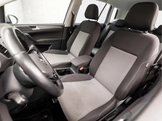 Volkswagen Golf Sportsvan Automaat (NAVIGATIE, CLIMATE, STOELVERWARMING, ADAPTIVE CRUISE, SPORTSTOELEN, PARKEERSENSOREN, GETINT GLAS, LM VELGEN, NIEUWE APK, NIEUWSTAAT) - afbeelding nr 14