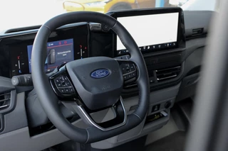 Ford E-Transit Ford E-Transit Cust. 320 L2H1 Limited 65 kWh 218pk | VOORRAAD | Inklapbare trekhaak | 17 inch lichtmetalen velgen (Carbonised Grey) | Driver Assistent Pack Premium | AGM accu | 3-fase laadkabel mode 3 32A, 10 meter | Centrale dubbele vergrendeling | Vehicle Integration System - afbeelding nr 17