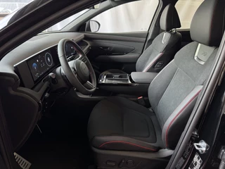 Hyundai Tucson Hyundai Tucson NIEUWE AUTO 1.6 T-GDI PHEV 252PK 4WD N-LINE SKY PANO. 360.CAMERA ELEK.KLEP ELEK.STOEL/GEHEUG.VERWARMD SUBWFR 19''LMV ZWARTE HEMEL HEADUP STOELKOELING STUURVERW. PLUG IN HYBRIDE - 5 JAAR GARANTIE - afbeelding nr 16