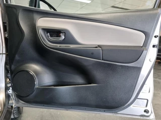 Toyota Yaris Toyota Yaris 1.3 VVT-i Dynamic Bi-Tone - afbeelding nr 10