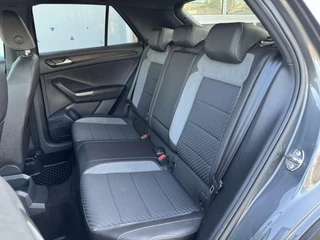 Volkswagen T-Roc Volkswagen T-Roc 1.5 TSI 150pk 3 x R-Line DSG ACC Camera LaneAsist  CarPlay Sportmodus 18 ich Sportvelg - afbeelding nr 33