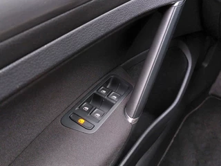 Volkswagen e-Golf e-Golf 136pk Automaat 5-Deurs | Warmtepomp | Navi | Apple Carplay+Android Auto | Clima | Adap. Cruise | Led Koplampen | Pdc V+A | Stoelverwarming | Privacy Glass | 17''lm | Trekhaak - afbeelding nr 22