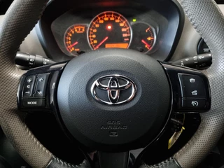 Toyota Yaris Toyota Yaris 1.3 VVT-i Dynamic Bi-Tone - afbeelding nr 26