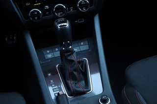 Škoda Octavia Skoda Octavia Combi 2.0 TSI RS / 230PK! / DSG / Pano / Canton / Camera / Trekhaak / 18