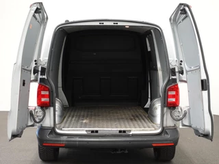 Volkswagen Transporter Volkswagen Transporter 102pk L1H1 Highline Navigatie 18