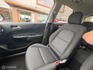 Kia Picanto Kia Picanto 1.0 67pk Automaat  Stoel en Stuur verwarming ,  Navigatie / Apple carplay  / Android auto , Achteruit camera , Bluetooth , Priveglas , Chrome handgrepen , Sport Velgen ,  9.500km !! - afbeelding nr 19