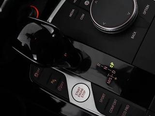 BMW 1 Serie BMW 1-serie 118i Business Edition | Luxury Line |  Panoramadak | Leder | Stoel & stuurverwarming | Camera | Carplay | Full LED | Live Cockpit | Navigatie | HiFi System | Parkeerhulp | Climate control - afbeelding nr 17