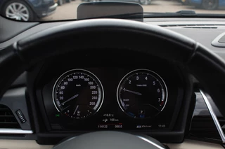 BMW 2 Serie BMW 2 Serie Active Tourer 225xe iPerformance High Executive / Panoramadak / Camera / Head-up / Leder / 18'' / Keyless / Navigatie / Stoelverwarming / DAB / Cruise Control - afbeelding nr 17
