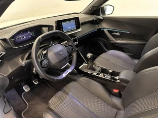Peugeot 2008 Peugeot 2008 1.2 PureTech 130 GT Black Style Airco ECC Navi Carplay Cruise Control PDC VA + Camera Full LED 17