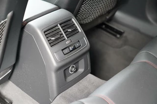 Audi A4 Audi A4 Limousine 1.4 TFSI Sport S line black edition - Dealer onderhouden - Ambiance Sfeerverlichting - Lederen interieur - Stoelverwarming - 3-zone climate control - Keyless start - - afbeelding nr 15
