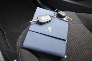 Peugeot 208 Peugeot 208 1.2 110PK AUTOMAAT SIGNATURE | NAVIGATIE | APPLE CARPLAY/ANDROID AUTO | PARKEERSENSOREN | DAB+ RADIO | LICHTMETALEN VELGEN | GETINTE RUITEN | CLIMATE CONTROL | CRUISE CONTROL | - afbeelding nr 19