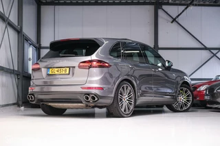Porsche Cayenne Porsche Cayenne 3.0 S E-Hybrid 416 pk | NL auto NAP | Rijklaarprijs | Bose | Panoramadak | 21 inch | Meteorgrey | - afbeelding nr 17
