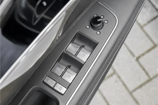 Audi A8 Audi A8 55 TFSI Quattro ProLine Plus B&O Matrix Schuifdak 4Wielsturing 20