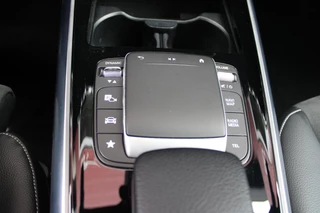 Mercedes-Benz B-Klasse Mercedes-Benz B-klasse 250e 218PK BUSINESS SOLUTION AMG NIGHT EDITION | NAVIGATIE | SFEERVERLICHTING | ACHTERUITRIJCAMERA | PARKEERSENSOREN VOOR / ACHTER | ALCANTARA / KUNSTLEDER BEKLEDING | VOORSTOELEN VERWARMBAAR | VERLICHTE INSTAPLIJSTEN | LICHTMETALEN AMG DUBBELSPAAKS VELGEN 18