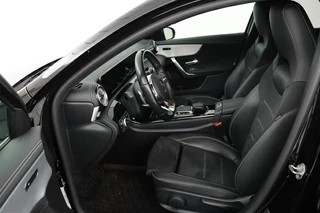 Mercedes-Benz A-Klasse Mercedes-Benz A-klasse 250e AMG Night | Carplay | Stoelverwarming |  Full LED | Sfeerverlichting | Leder/Alcantara | Navigatie | Park Assist - afbeelding nr 4