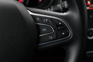 Renault Mégane Renault Mégane 1.3 TCe Limited | Carplay | Keyless | Navigatie |  Climate control | Parkeerhulp | Cruise control | DAB | Bluetooth - afbeelding nr 13
