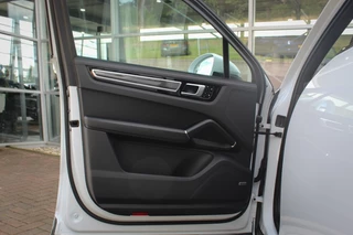 Porsche Cayenne Porsche Cayenne 3.0 E-Hybrid | Sport Chrono | Pano | HUD | Origineel NL Auto! - afbeelding nr 11
