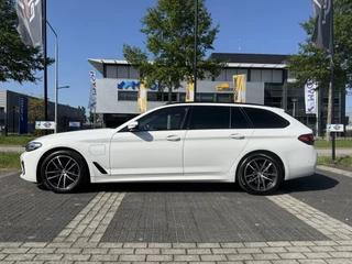 BMW 5 Serie PANO/HEAD-UP/ADAPTIVE-CHASSIS/ALCANTARA/CAMERA/LIVE-COCKPIT PRO/DAB/STANDKACHEL/SHADOW-LINE/18