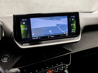 Peugeot 2008 Peugeot 2008 1.2 PureTech Sport (VIRTUAL COCKPIT, APPLE CARPLAY, GROOT NAVI, LEDER, 360 CAMERA, SPORTSTOELEN, LED KOPLAMPEN, GETINT GLAS, LANE ASSIST, DAB+, NIEUWSTAAT) - afbeelding nr 27
