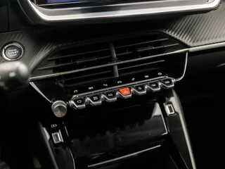 Peugeot 2008 Peugeot 2008 1.2 PureTech Sport (VIRTUAL COCKPIT, APPLE CARPLAY, GROOT NAVI, LEDER, 360 CAMERA, SPORTSTOELEN, LED KOPLAMPEN, GETINT GLAS, LANE ASSIST, DAB+, NIEUWSTAAT) - afbeelding nr 10