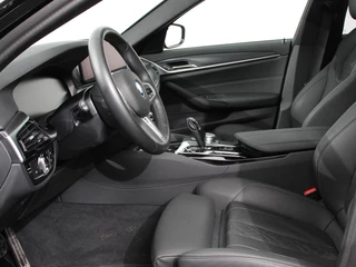BMW 5 Serie BMW 5-serie Touring 530e M Sport PHEV AUTOMAAT 292PK Climate control Adaptieve cruise control Keyless Parkeersensoren Achteruitrijcamera Panoramadak LED Verwarmde voorstoelen Trekhaak Apple Carplay/ Android Auto - afbeelding nr 9