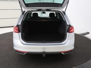 Volkswagen Passat Volkswagen Passat 1.4 TSI PHEV GTE | Panoramadak | Leder |  Stoelverwarming | Trekhaak | Camera | Park Assist | Adaptive cruise | Side Assist | Matrix LED | Carplay | Navigatie - afbeelding nr 27