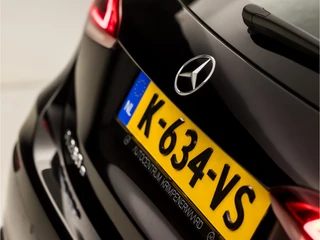 Mercedes-Benz A-Klasse Mercedes-Benz A-Klasse 250 e Business Solution Luxury 218Pk Automaat (GROOT NAVI, SFEERVERLICHTING, WIDESCREEN, CAMERA, LEDER, STOELVERWARMING, SPORTSTOELEN, CRUISE, LANE ASSIST, NIEUWSTAAT) - afbeelding nr 33
