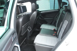 Volkswagen Tiguan Volkswagen Tiguan 1.5 TSI 150pk ACT R-Line DSG7 NL-Auto NAP Panoramadak Clima Cruise Navi 360 Camera Dynaudio Keyless  HUD Dig. Cockpit El. Klep - afbeelding nr 23