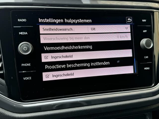 Volkswagen T-Roc Volkswagen T-Roc 1.5 TSI R-line Automaat | Panoramadak | LED | Stoelverwarming | Keyless entry&start | Elektrisch bedienbare achterklep | DAB radio | Apple CarPlay | Parkeersensoren voor en achter | Achteruitrijcamera - afbeelding nr 21