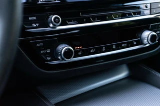 BMW 5 Serie BMW 5-serie 530e High Executive M-Sport 360 / HUD / B&W - afbeelding nr 18
