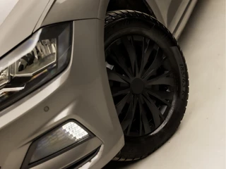Volkswagen Polo Volkswagen Polo 1.0 TSI Sportline (APPLE CARPLAY, GETINT GLAS, PARKEERSENSOREN, SPORTSTOELEN, ADAPTIVE CRUISE, LED ACHTERLICHTEN, NIEUWE APK, NIEUWSTAAT) - afbeelding nr 16