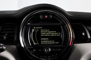 MINI Cooper MINI Cooper 1.5 135 PK Chili - JCW Trim | Cruise | Stoel-+Voorruitverw. | PDC | NAV | ECC | LM 17