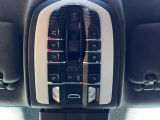 Porsche Cayenne Porsche Cayenne 3.6 GTS | Panoramadak | Bose | Sportchrono | Navi | Camera | Stoelverwarming Voor/Achter | Verwarmd Stuurwiel | LED | - afbeelding nr 49