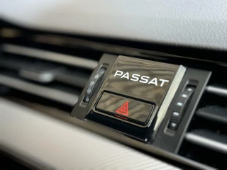 Volkswagen Passat Volkswagen Passat Variant 1.5 TSI R-line Automaat | Panoramadak | Lederen bekleding | Stoelverwarming | LED koplampen | Keyless entry&start | Afneembare trekhaak | Sfeerverlichting | Parkeersensoren voor en achter - afbeelding nr 48