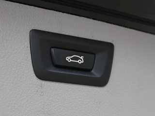 BMW 3 Serie BMW 3-serie 320d | Stoelverwarming | Trekhaak | Full LED |  Navigatie | Sportstoelen | Climate control | Bluetooth | Parkeerhulp | Cruise control - afbeelding nr 22
