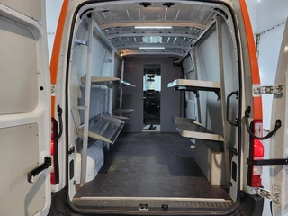 Renault Master Renault Master E-Tech T31 L3H2 52 kWh | POST NL instapklaar | Schappen | Sidebars | Achteropstap | Doorloop | Laadvloer | Aantal gebruikerssporen blijven zitten - afbeelding nr 4